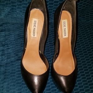 Steve Madden black pump